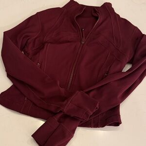Lululemon DEFINE CROP jacket color GARNET size 6